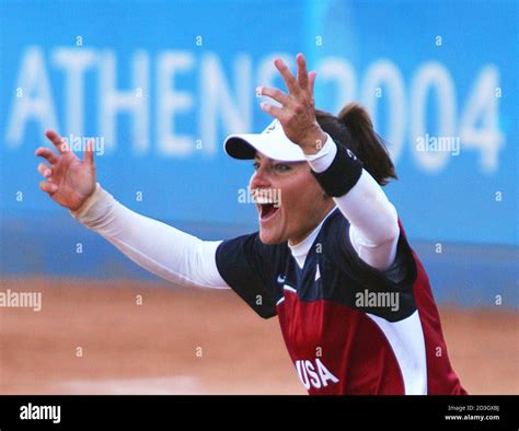 Lisa fernandez softball hi-res stock photography and images - Alamy