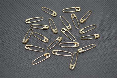 Brass Coiless Safety Pins Small Tutto Isager