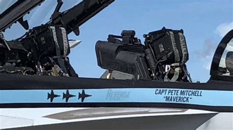 Top Gun Maverick Foto Do Set Revela Novo Jato De Tom Cruise