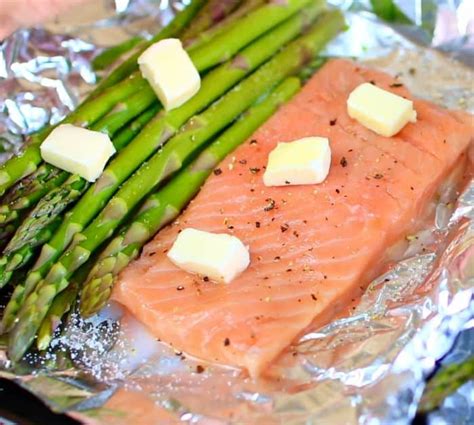 Lachs und Spargel in Knoblauchsoße auf Folie Omas beste Rezepte