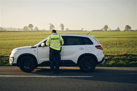 Nordjyllands Politi Med Opfordring Let Foden Fra Speederen