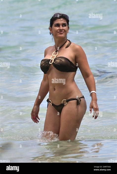 8 Hot Sexy Shawna Waldron Bikini Pics