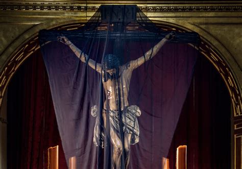 El Cristo De La Buena Muerte De Los Estudiantes Con Un Velo Negro Para