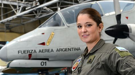 Acoso Laboral Denuncia De La Primera Mujer Piloto De Combate De La