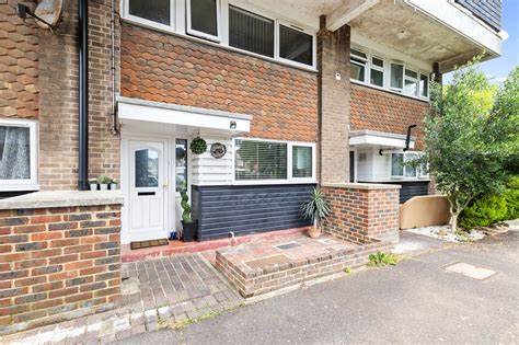 2 Bed Maisonette For Sale In Amberley Drive Bognor Regis Ref 540324