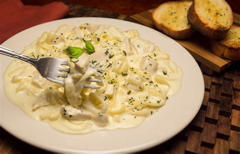 11 Receitas De Molho Alfredo Que Trazem O Sabor Da Itália Para Sua Cozinha