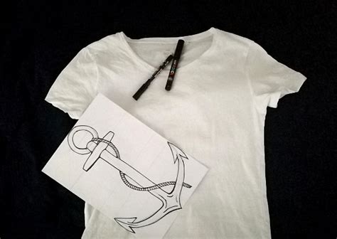 Comment Dessiner Sur Un Tee Shirt Avec Un Posca Crayons Et Pinceaux