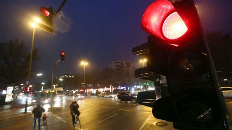 Gesetz der Straße Rote Ampel Wann ein Fahrverbot entfallen kann n