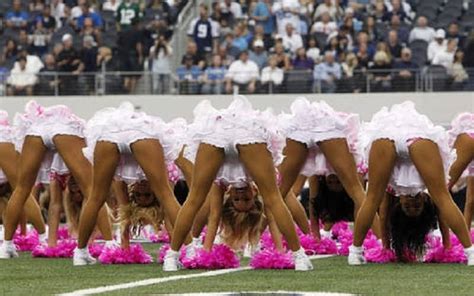 20 Of The Most Hilariously Shocking Cheerleader Wardrobe Malfunctions