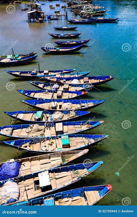 Barco Dos Peixes Na Praia De Lang Co Imagem De Stock Imagem De