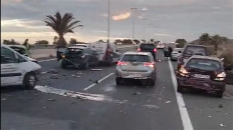 Al Menos Coches Implicados En Un Accidente En La Gc Con Ocho