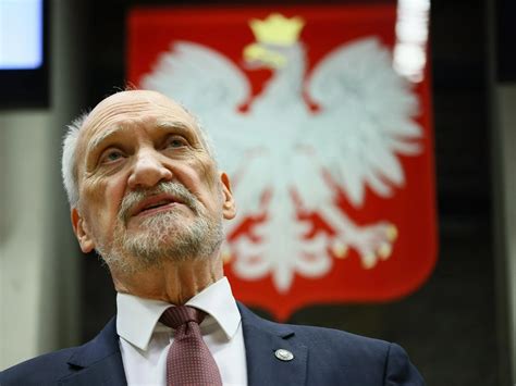 Pose Pis Antoni Macierewicz Zatrzymany Przez Policj