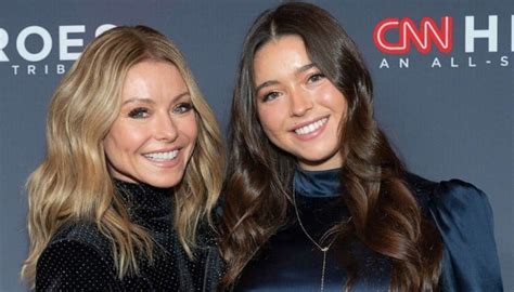 Lola Consuelos Doesnt Want Kelly Ripa Mark Consuelos To Get Pregnant