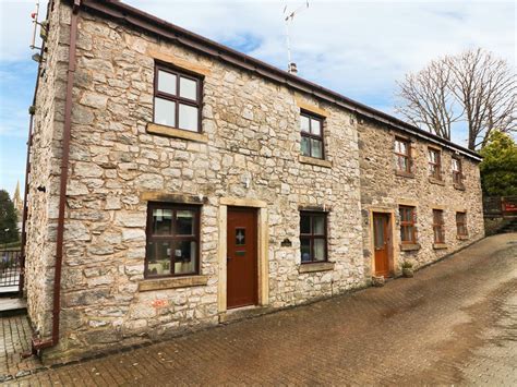 2 Bed House In Clitheroe 9367987 1 The Stables Centre Of Clitheroe