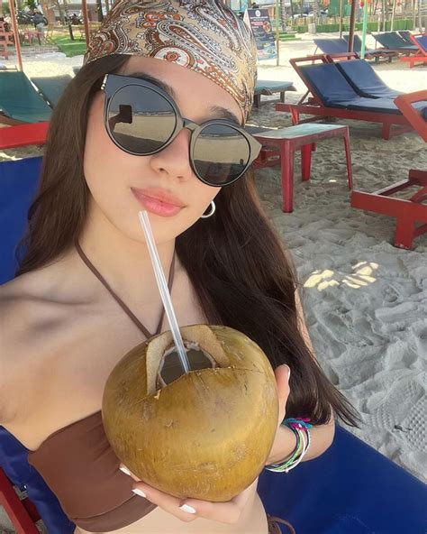 BINI AIAH In 2024 Pretty Brunette Photography Poses For Men Pretty