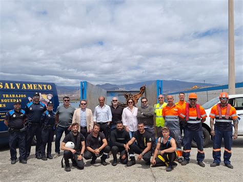 Retiran ocho metros cúbicos de residuos de los fondos marinos del