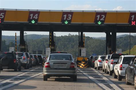 Movimento Nas Rodovias Ped Gio Cai Em Ano