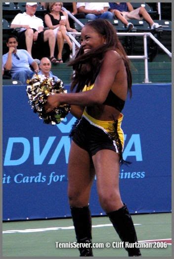 8 Hot Sexy Chanda Rubin Bikini Pics