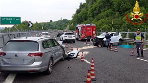 Auto Contromano Sulla A Lo Schianto Devastante Ma C Qualcosa