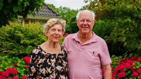 Kees En Truus Hebben Alle Reden Voor Een Feestje Dus Vieren Ze Hun