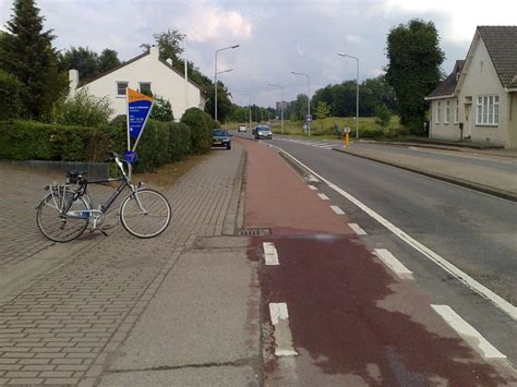 Standard border crossing between Belgium and Netherlands : r ...