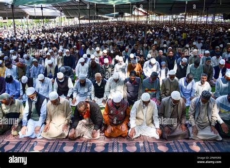 Srinagar India Th Apr Kashmiri Muslims Pray At The Hazratbal