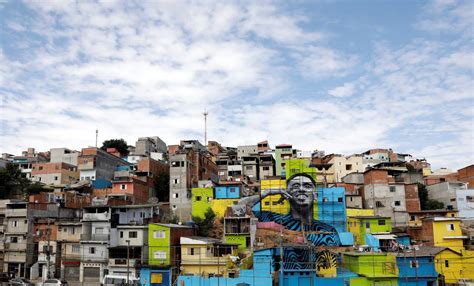 Bairro da periferia de São Paulo ganha mural gigantesco rosto de