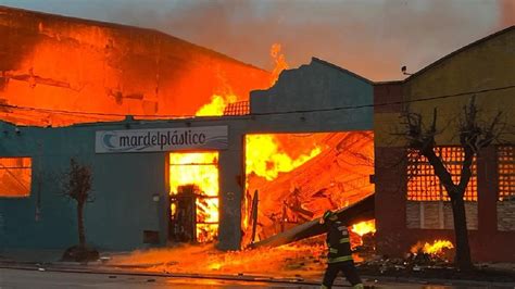 Se Incendi Una F Brica De Pl Sticos En Mar Del Plata