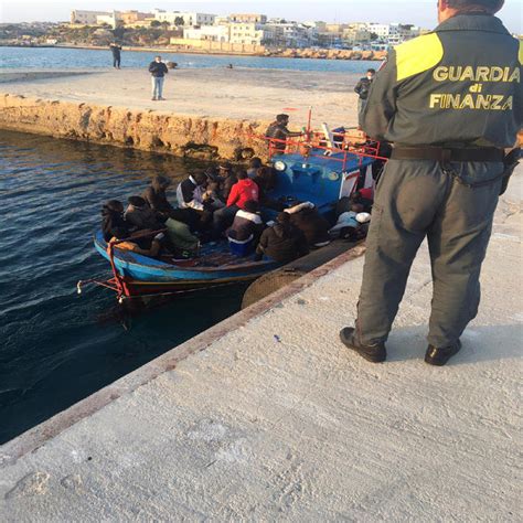 Migranti Sbarco A Lampedusa Dopo Tre Settimane Di Stop Notizie Ansa It