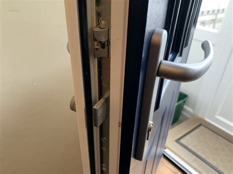 door locking mechanisms fitted  south west london