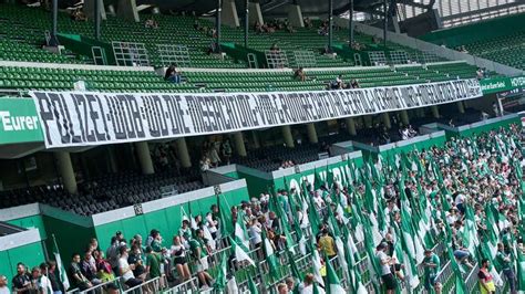 Werder Bremen Gegen Vfl Wolfsburg Droht Wieder Fan Polizei Rger