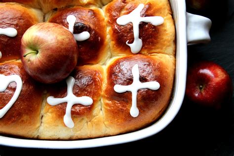 Spiced Apple Hot Cross Buns A Cup Of Sugar A Pinch Of Salt
