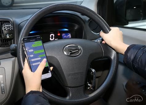 運転中のスマホ、罰則強化！改めて振り返る運転中の危険なng行為｜carmeカーミー Carprimeカープライム