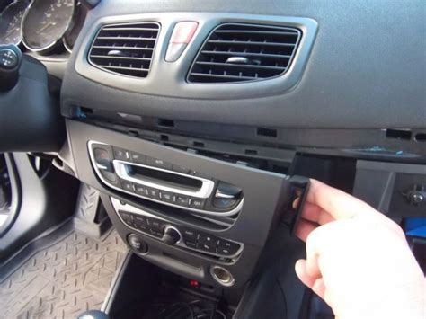 Рено флюенс как снять прикуриватель. Как поменять предохранитель ...