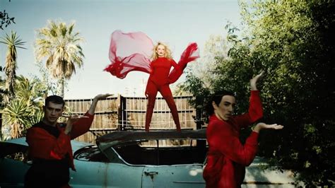 Kylie Minogue Retorna Ao Dance Pop Clipe Vibrante De Padam Padam