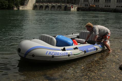 Schlauchboot Gummiboot Auf Der Aare Fluss River Un Flickr