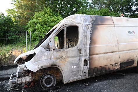 LE CREUSOT Nuit chaude avec 3 voitures et 1 utilitaire incendiés dans