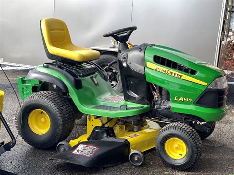 John Deere La145 Lawn Tractor With 44 Inch Snowblower 48 Inch M Snowblowers Ottawa Kijiji