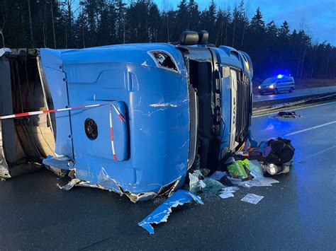 Lkw Legt Sich Quer Elf Verletzte Bei Unfall Auf A93 Selb Frankenpost