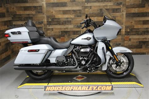 2023 Harley Davidson Road Glide Limited Atlas Silver Metallic Black