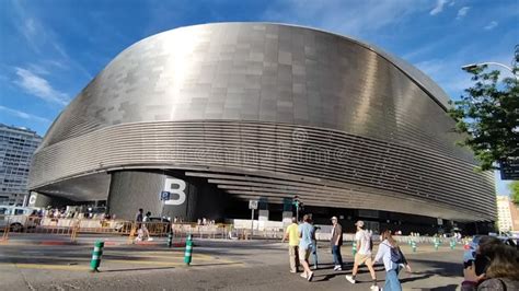 Estadio Santiago Bernabeu Detalle De La Fachada Del Estadio De Fútbol