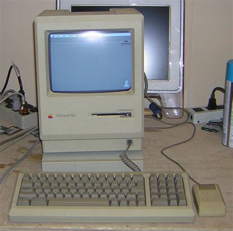 Macintosh Plus 1Mb in ORIGINAL BOX with Keyboard, Mouse, Disks, Manuals and 20Mb External HDD w ...