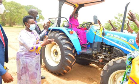 Csrwire New Holland Agriculture Delivers Tractors To Women Farmers In