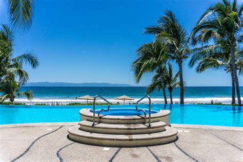 Los Veneros Luxury Open Concept Beach Front Condo W Balcony Amazing