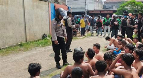 Diduga Mau Tawuran Puluhan Pelajar Smp Di Bekasi Diciduk Polisi