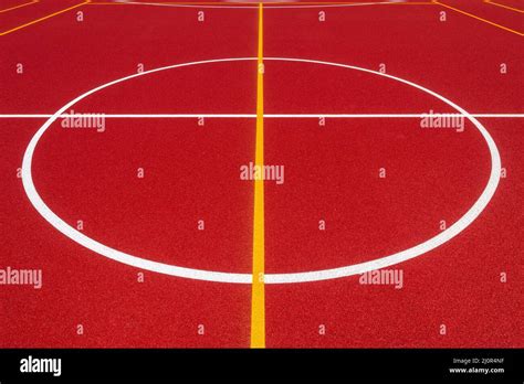 Center of basketball court Stock Photo - Alamy