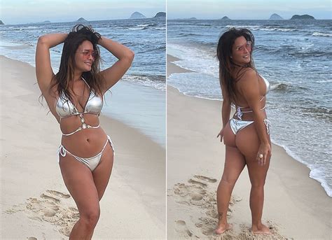 5 Hot Sexy Linda Pira Bikini Pics