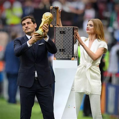 Stella Dimoko Korkus.com: Famous Goalkeeper Iker Casillas Presents ...