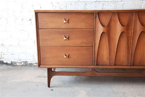 Broyhill Brasilia Sculpted Walnut Nine Drawer Dresser Or Credenza At 1stdibs Broyhill Brasilia