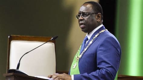 Macky Sall Affirme Quil Peut Se Présenter En 2024 Risque De Tensions